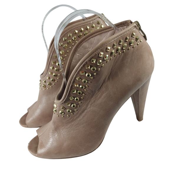 VINCE CAMUTO! FAWN BEIGE/TAN GENUINE LEATHER, GOLD STUDDED ZIPPER HEELS! SZ 8M - Picture 12 of 12